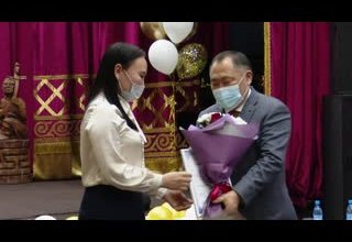 Глава Тувы поздравил ученых республики с Днем науки и вручил награды