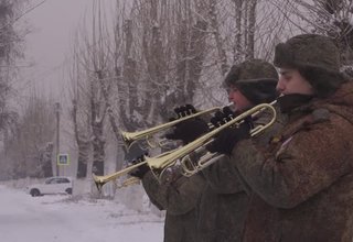 Парад у домов ветеранов – в честь Дня героев Отечества