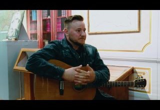 Крановщик по профессии, а сердцем - музыкант