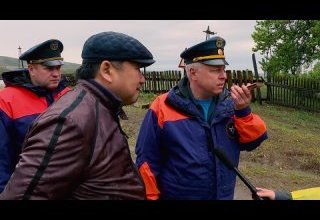 «С корабля на бал». Врио главы Тувы провел совещание по ЧС, едва спустившись с трапа самолета