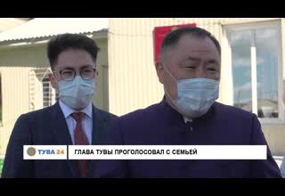 Глава РТ проголосовал с семьей