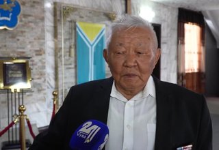 Жителей Тувы с праздником животноводов «Наадым» поздравляет Чимит-Доржу Ондар - советский и российский политический деятель.